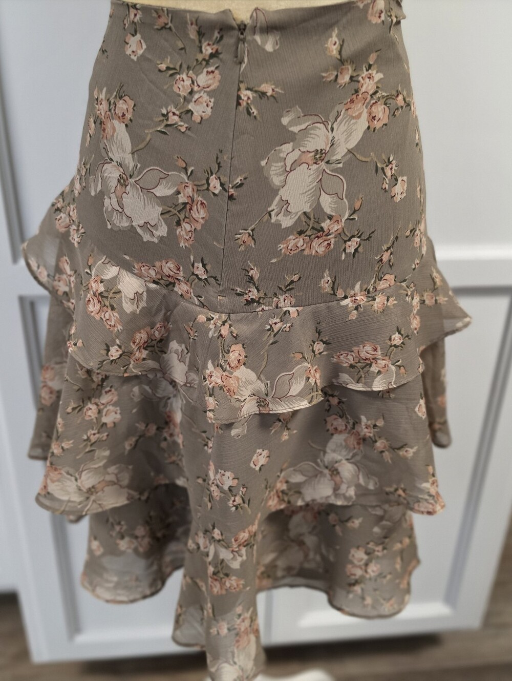 Lauren Ralph Lauren Tiered Floral Crinkle Skirt Georgette Taupe SIZE 16 Ret $145 - Picture 4 of 12